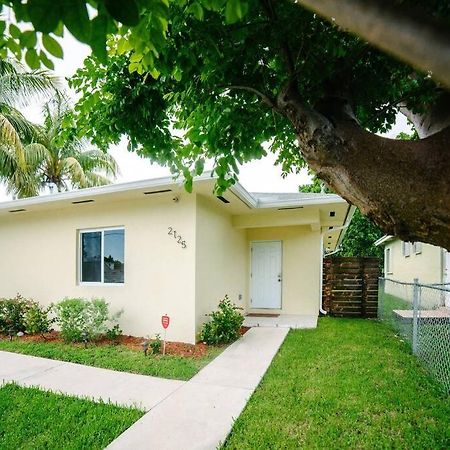 New House On The Block Near Miami Airport. Villa Kültér fotó