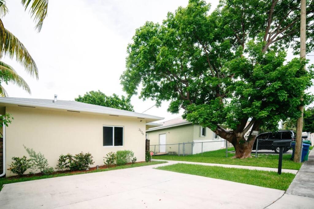 New House On The Block Near Miami Airport. Villa Kültér fotó